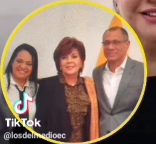 WhatsApp-Image-2025-09-08-at-17.39.16-1 DE FOTITO CON GLASS LA DIRECTORA DE ADN