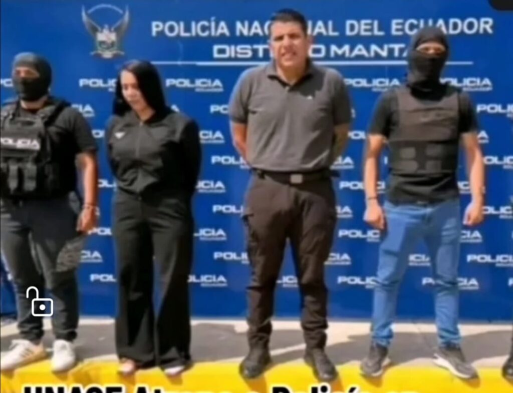 WhatsApp-Image-2025-09-27-at-07.28.20-1-1024x785 POLICÍA DETENIDO POR EXTORSIÓN EN MANTA