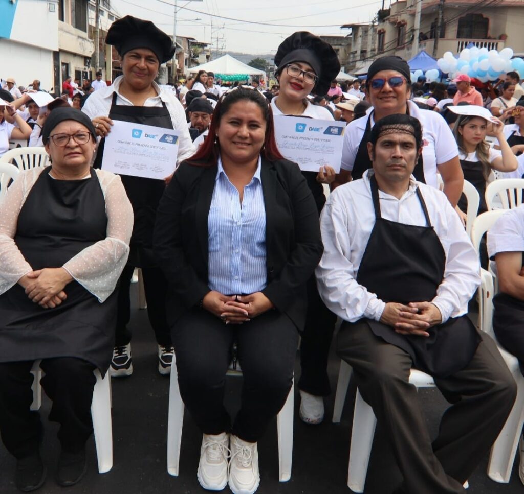 WhatsApp-Image-2025-12-13-at-16.11.29-1024x967 Shirley Aldas: Liderazgo Popular