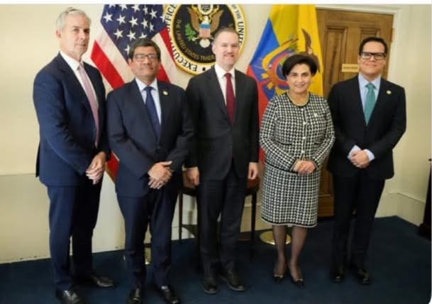 WhatsApp-Image-2026-02-13-at-20.25.25-1 Voy A Proteger A Ecuador Con Alianzas Y Resultados.