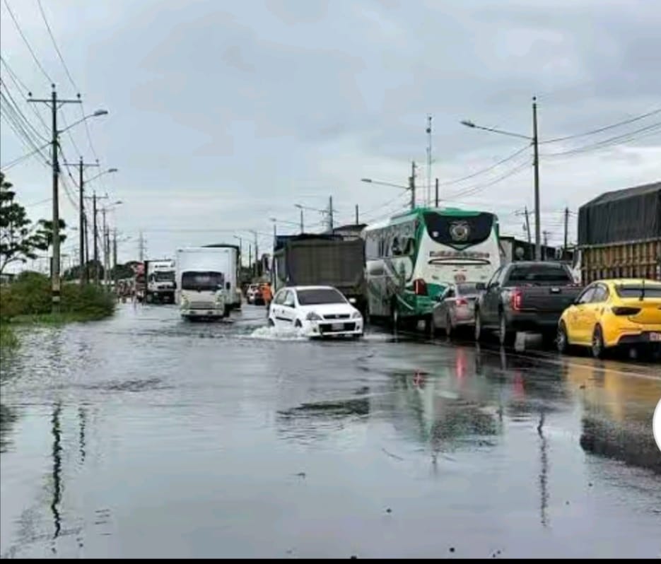 WhatsApp-Image-2026-03-04-at-09.31.06-1 Intensas Lluvias Inundan Carreteras
