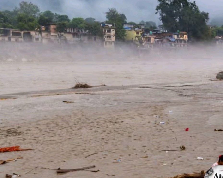 INUNDACIONES EN NEPAL DEJAN MAS 1.300 MUERTOS.
