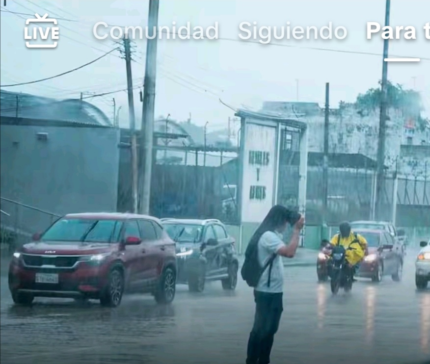 LLUVIAS DE MODERADAS A FUERTES
